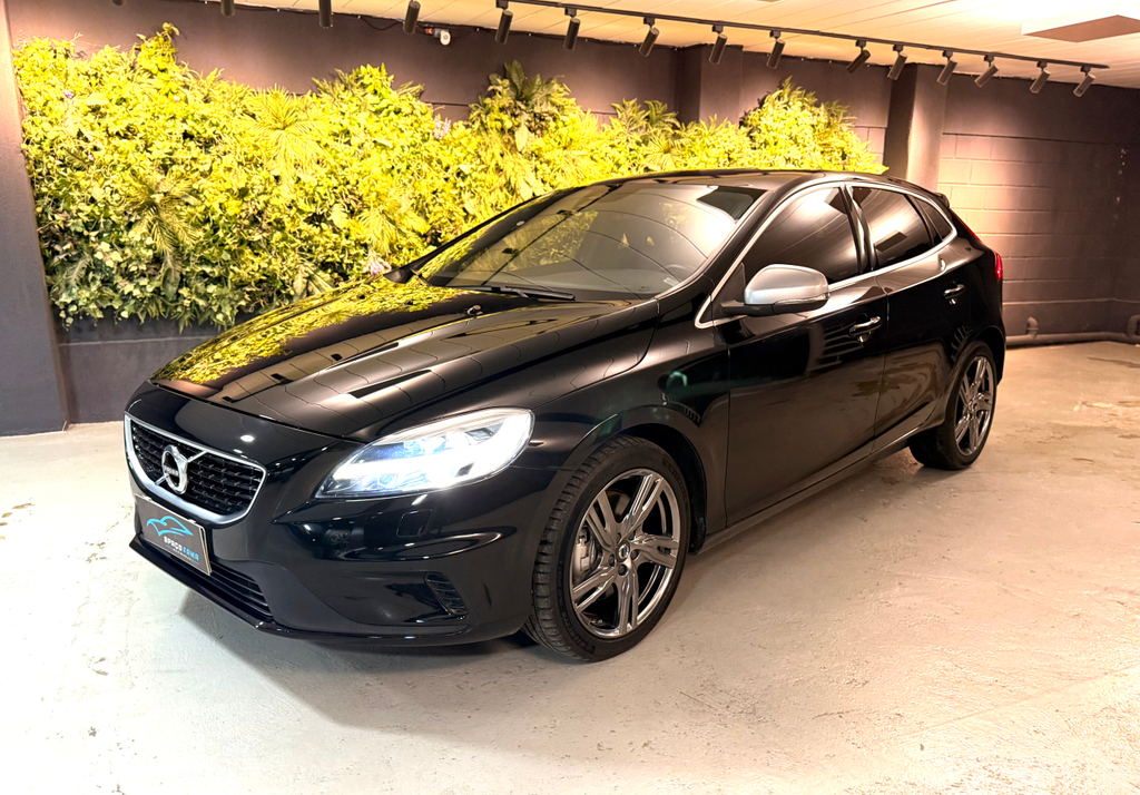Volvo V40 Preto