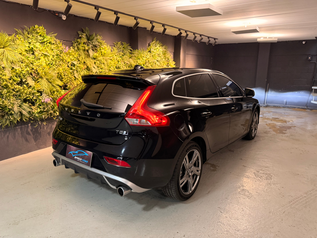 Volvo V40 Preto