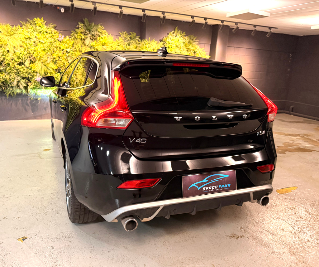 Volvo V40 Preto