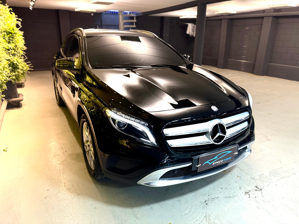 Mercedes Benz GLA-200 Preto