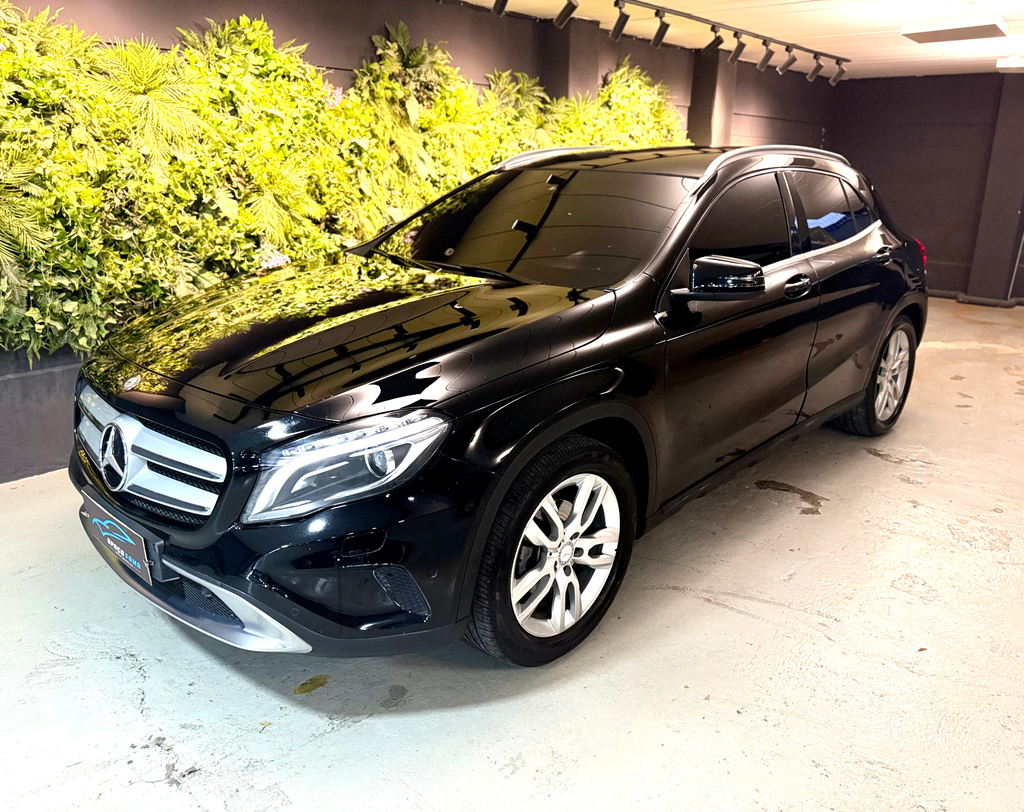 Mercedes Benz GLA-200 Preto
