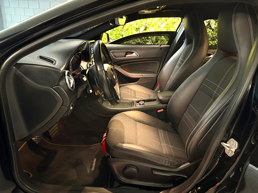Mercedes Benz GLA-200 Preto