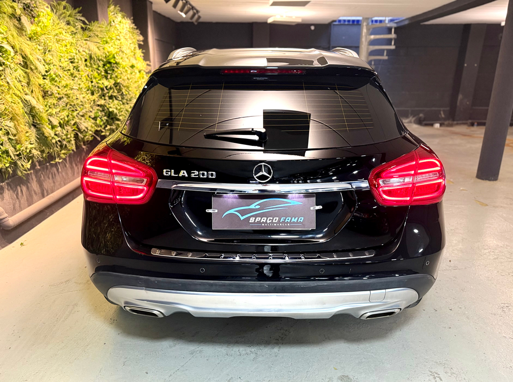 Mercedes Benz GLA-200 Preto