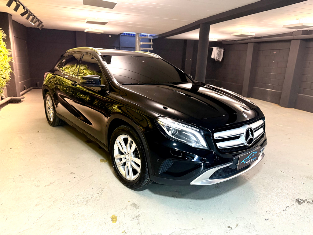 Mercedes Benz GLA-200 Preto