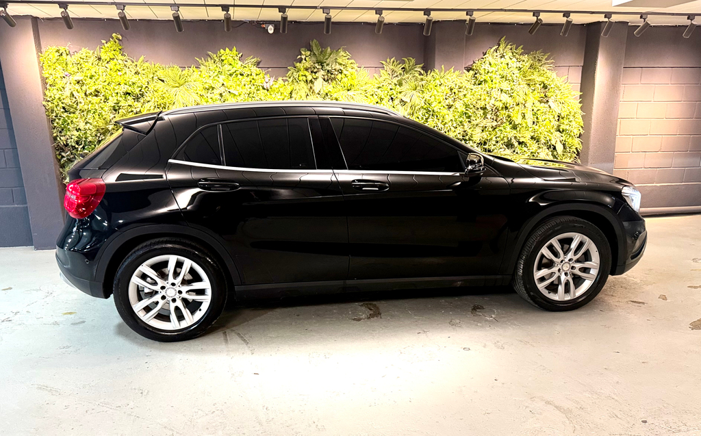 Mercedes Benz GLA-200 Preto