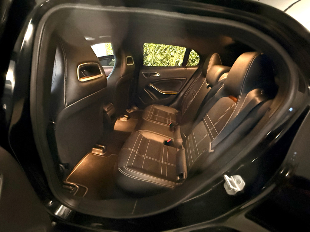 Mercedes Benz GLA-200 Preto