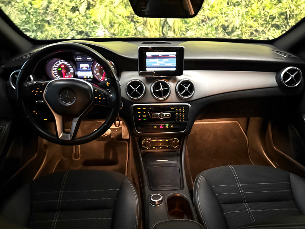 Mercedes Benz GLA-200 Preto