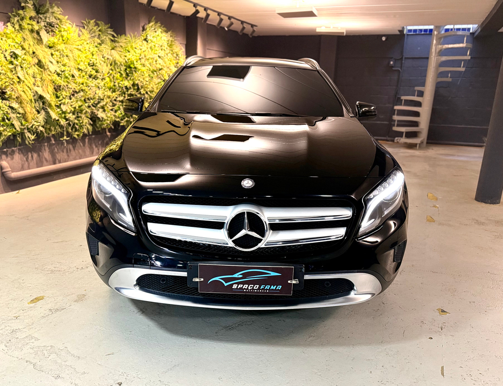 Mercedes Benz GLA-200 Preto