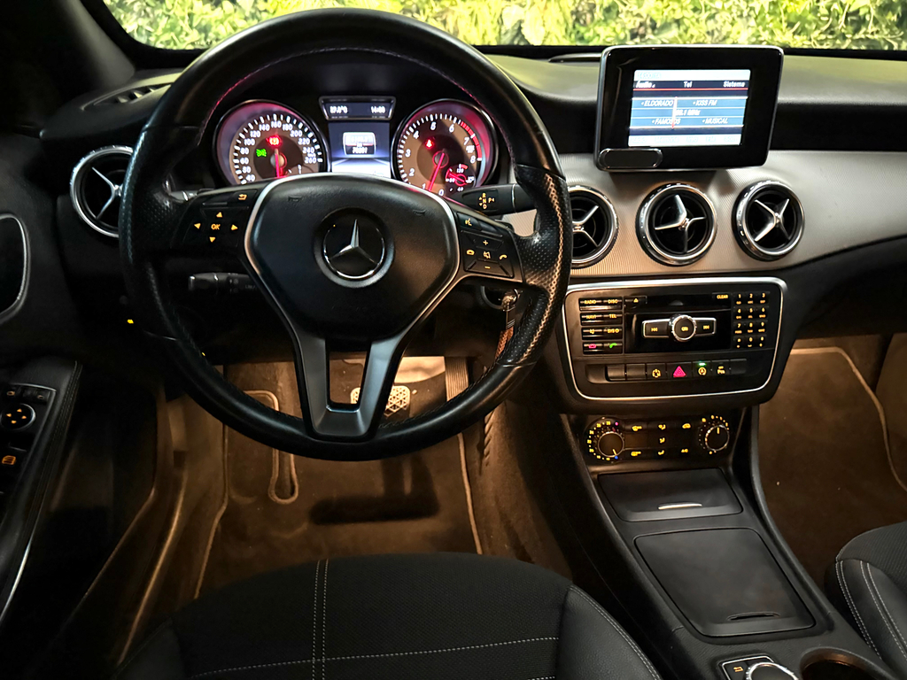 Mercedes Benz GLA-200 Preto