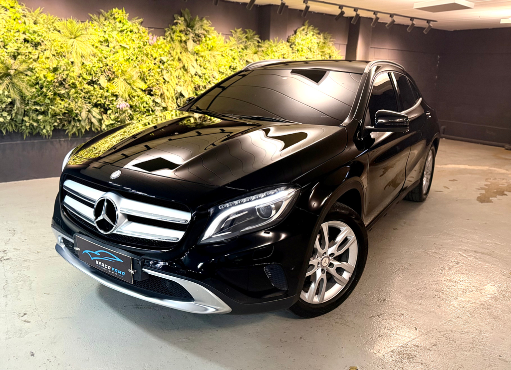 Mercedes Benz GLA-200 Preto