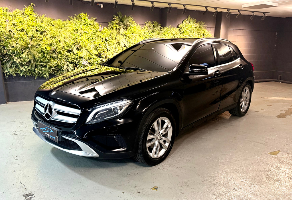 Mercedes Benz GLA-200 Preto