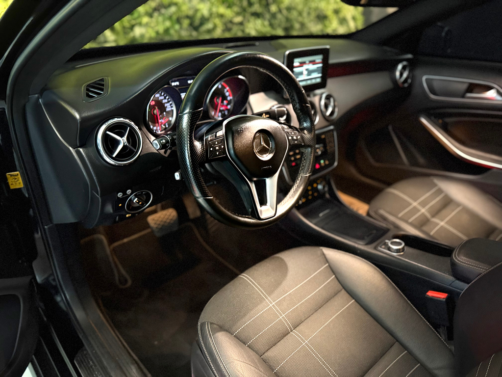 Mercedes Benz GLA-200 Preto