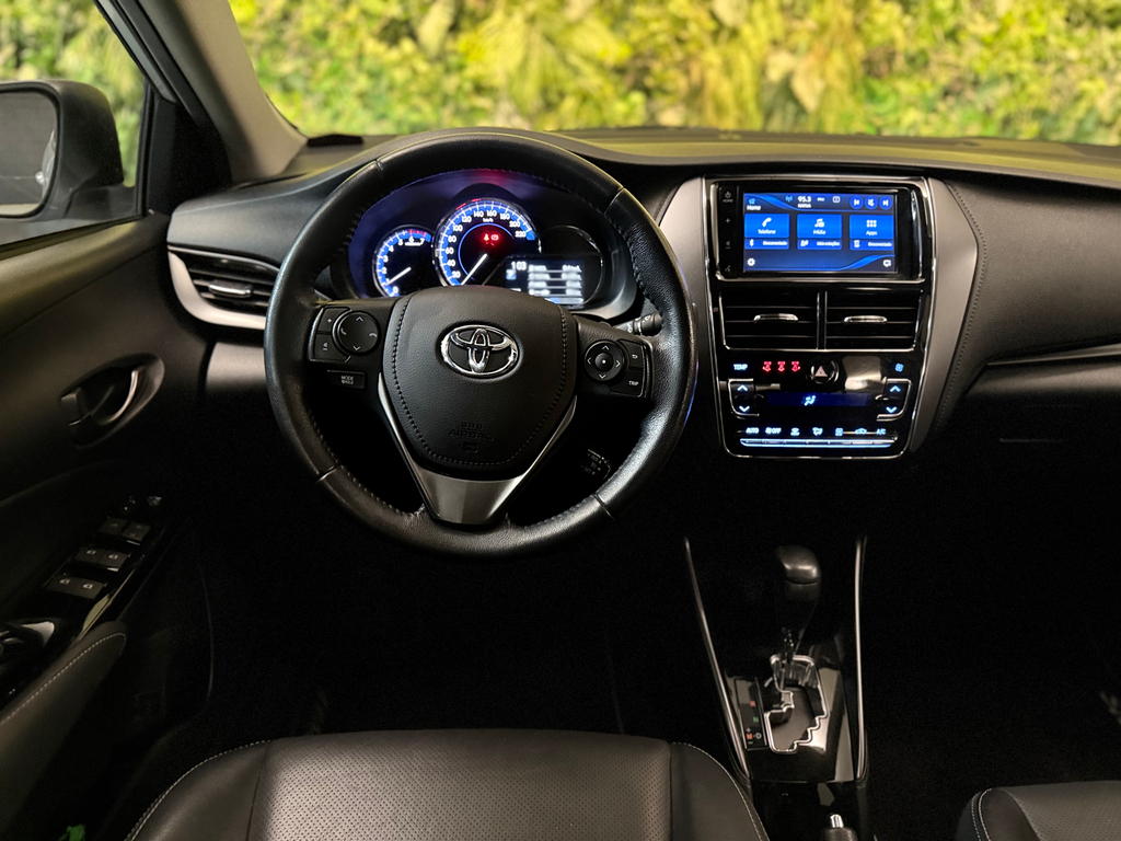 Toyota Yaris Sedan Prata
