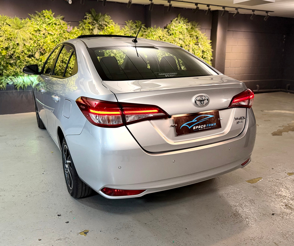 Toyota Yaris Sedan Prata