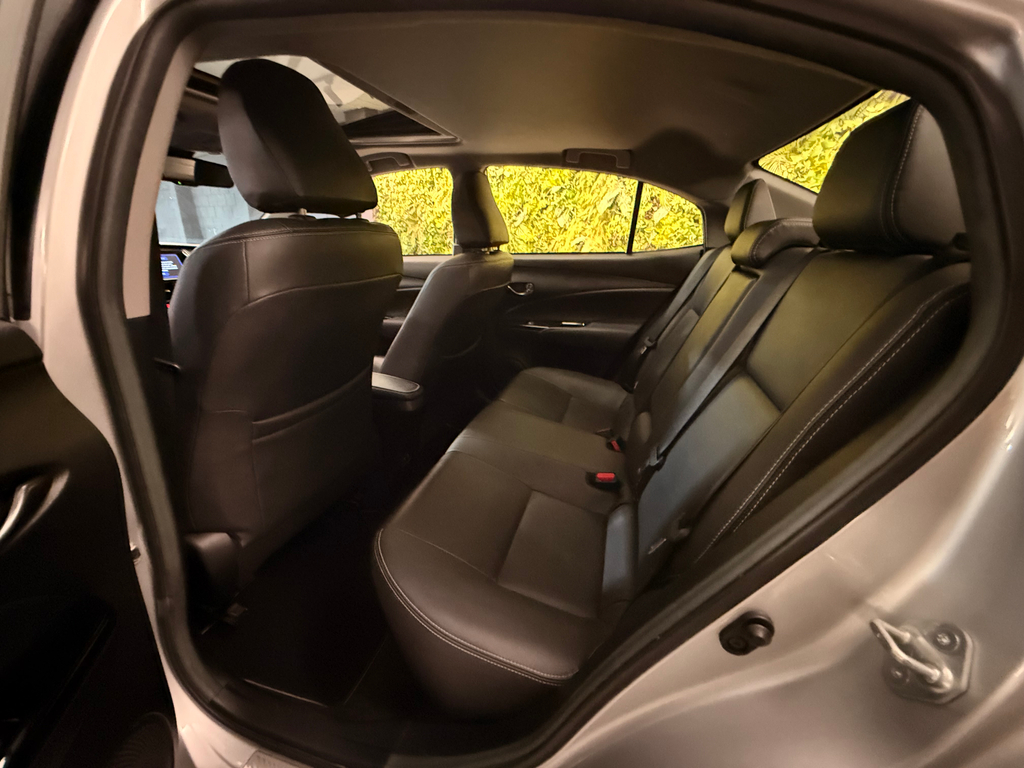 Toyota Yaris Sedan Prata