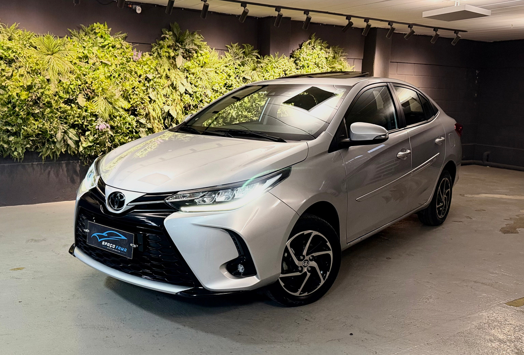 Toyota Yaris Sedan Prata