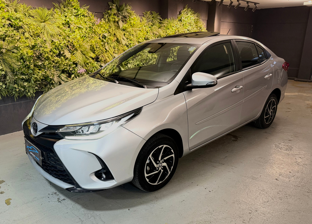 Toyota Yaris Sedan Prata