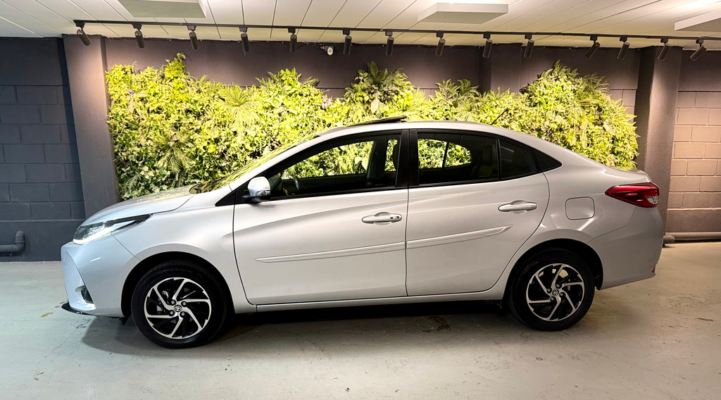 Toyota Yaris Sedan Prata
