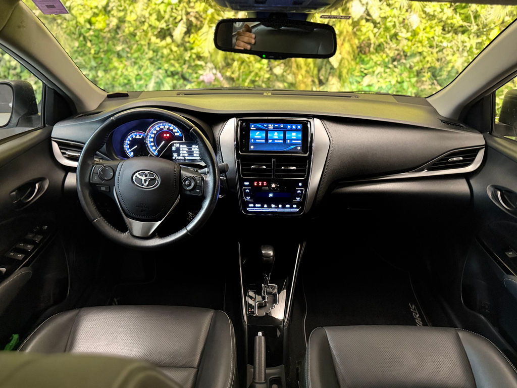 Toyota Yaris Sedan Prata