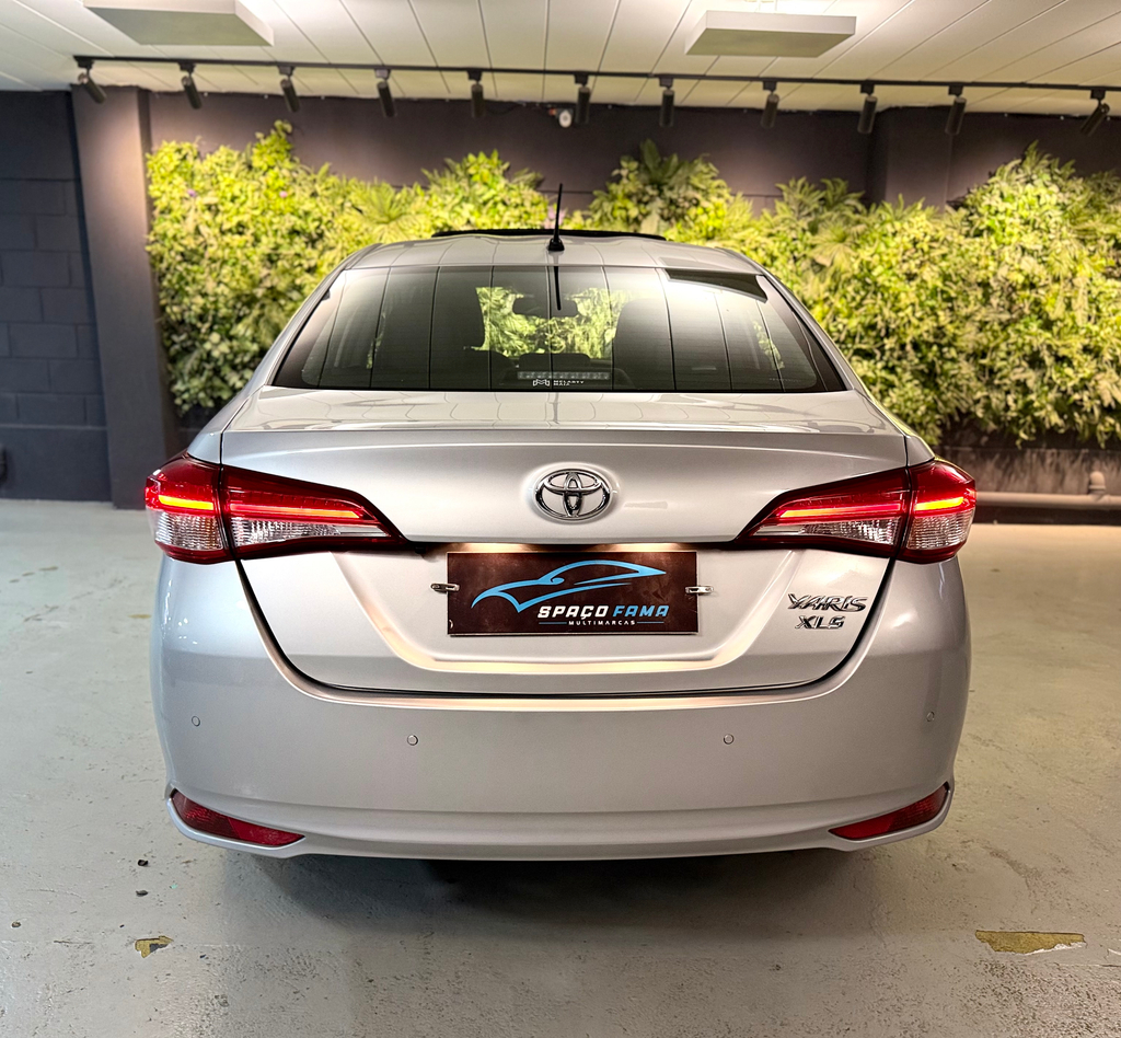 Toyota Yaris Sedan Prata
