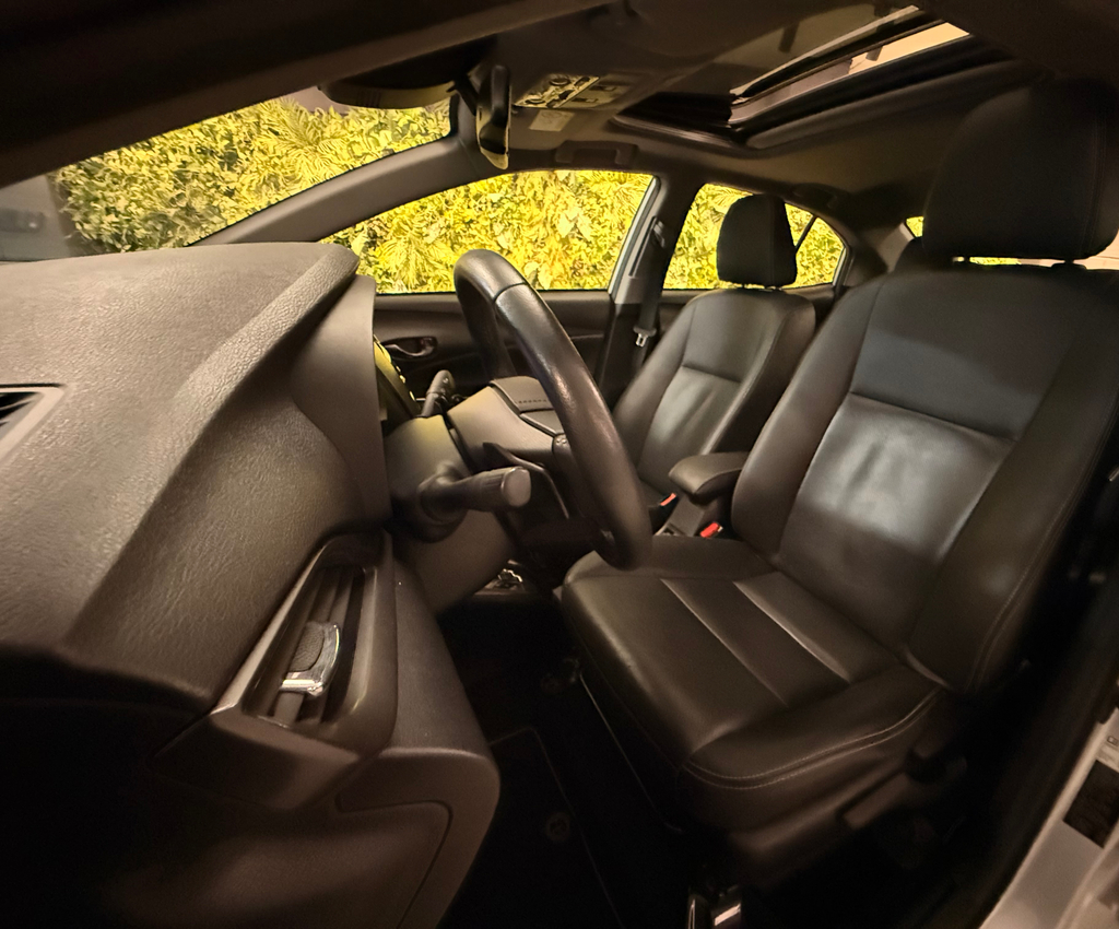 Toyota Yaris Sedan Prata