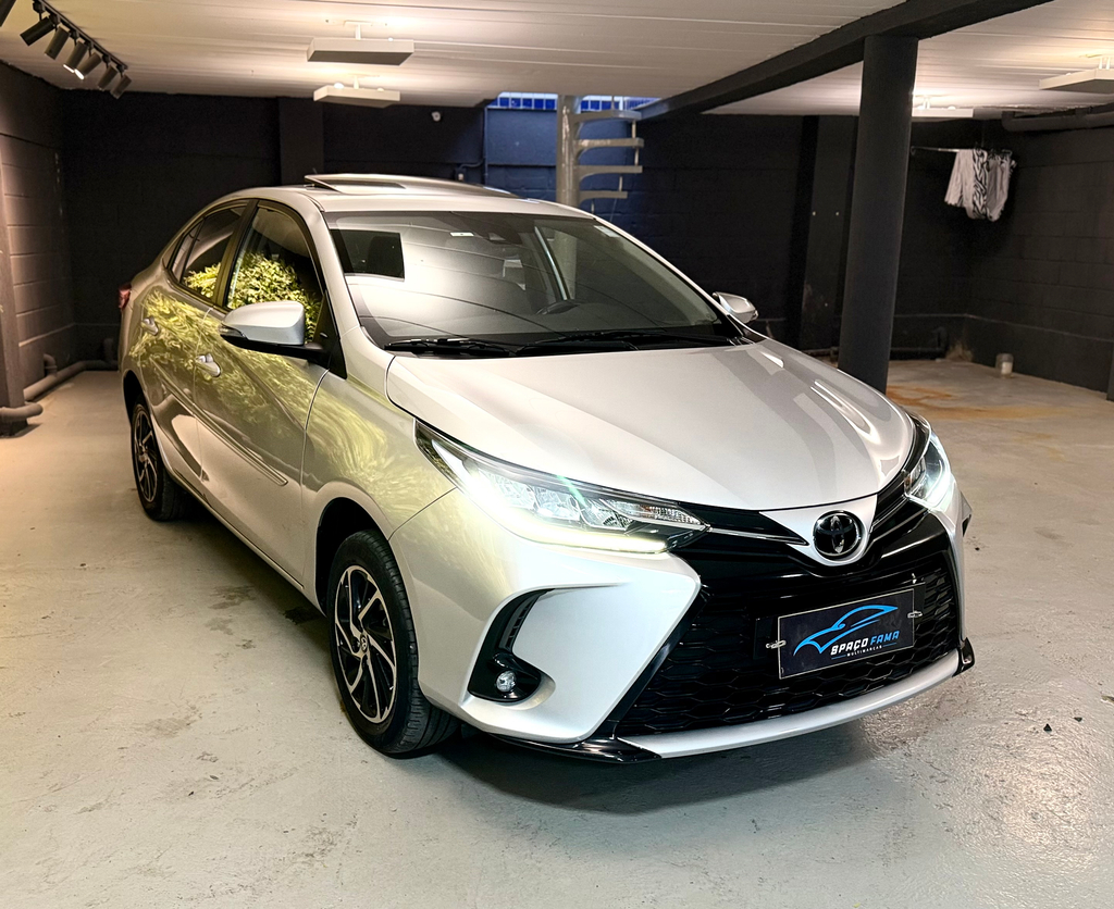Toyota Yaris Sedan Prata