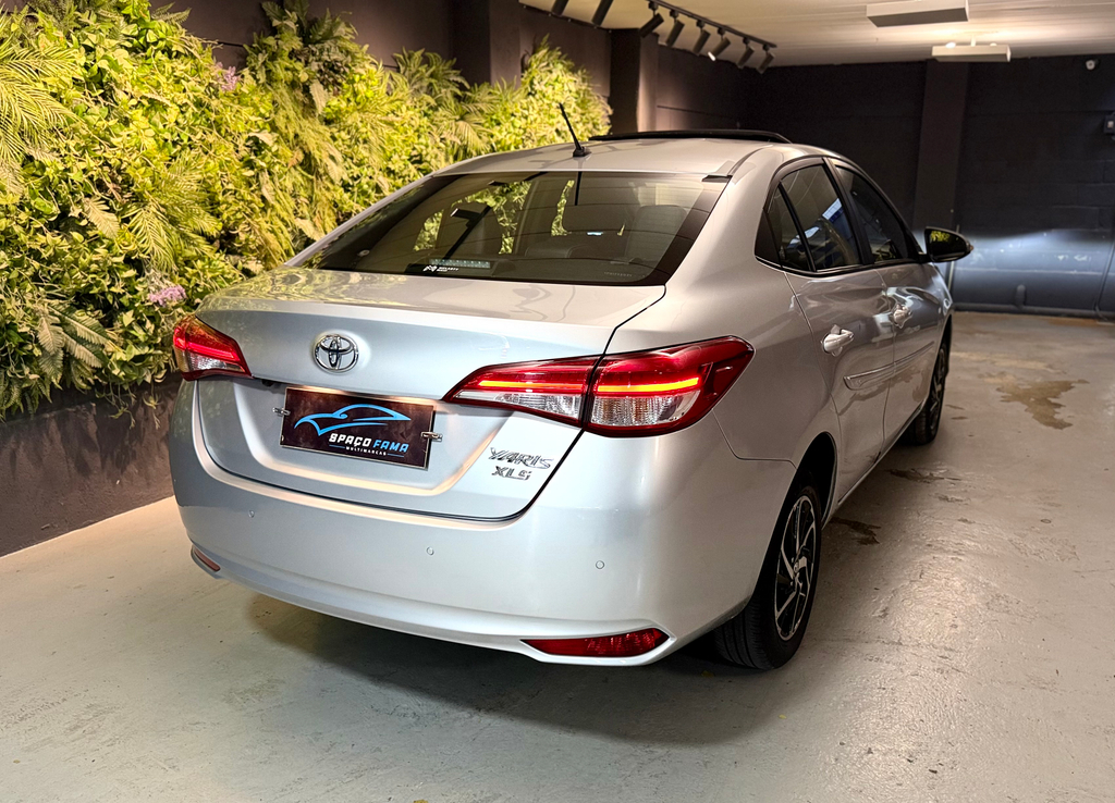 Toyota Yaris Sedan Prata