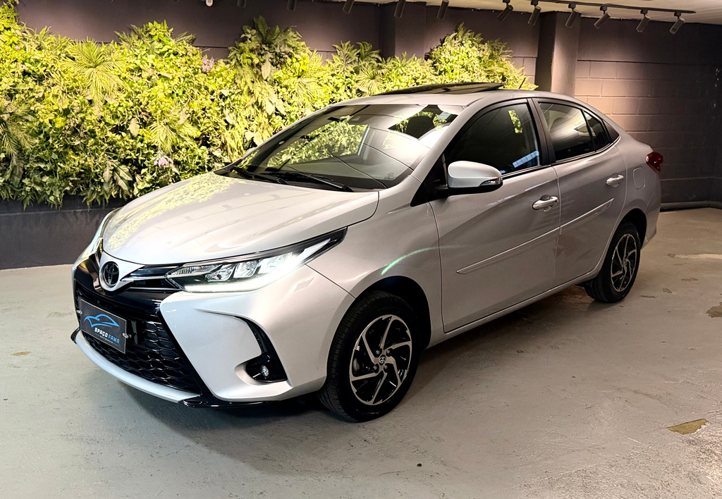 Toyota Yaris Sedan Prata