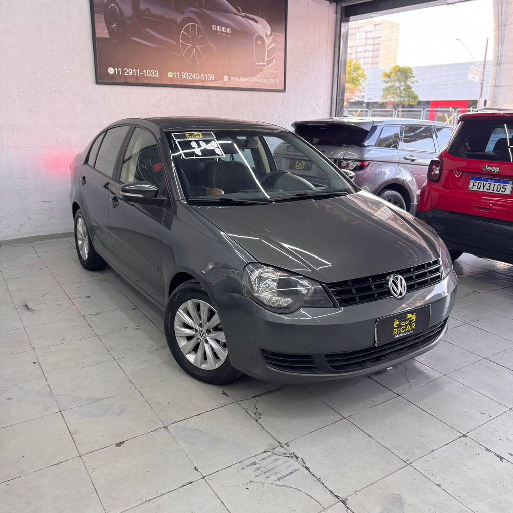 Volkswagen Polo Sedan Cinza