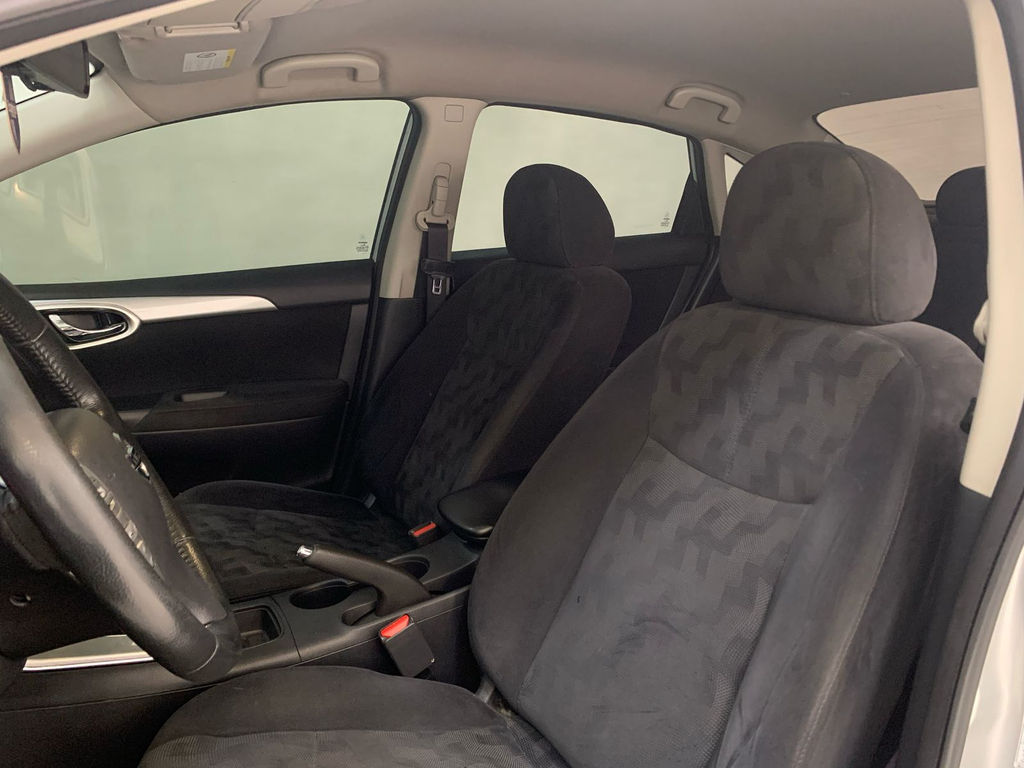 Nissan Sentra Prata