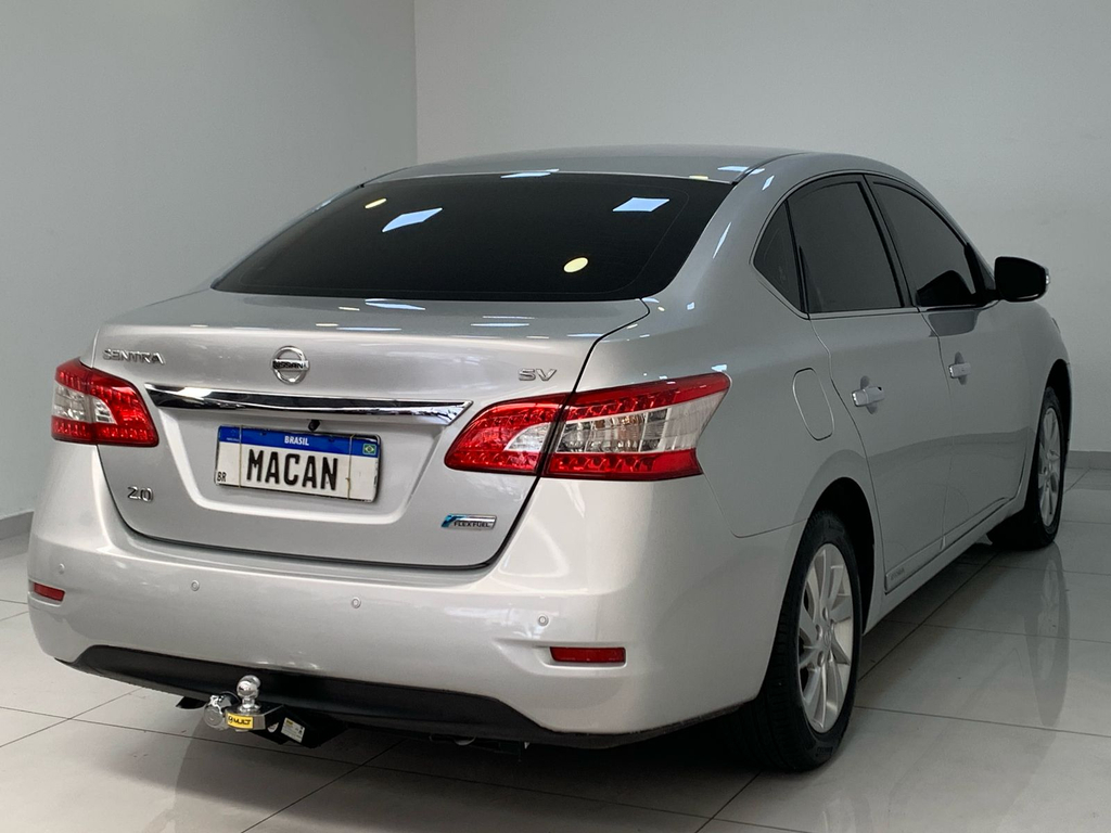 Nissan Sentra Prata