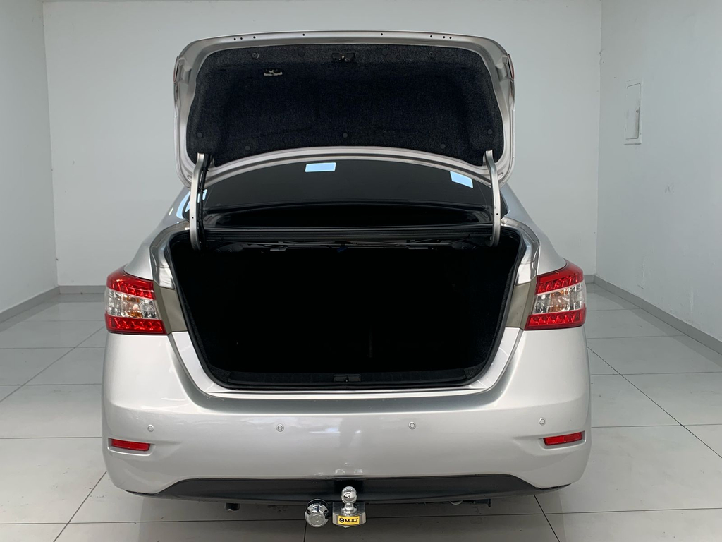 Nissan Sentra Prata