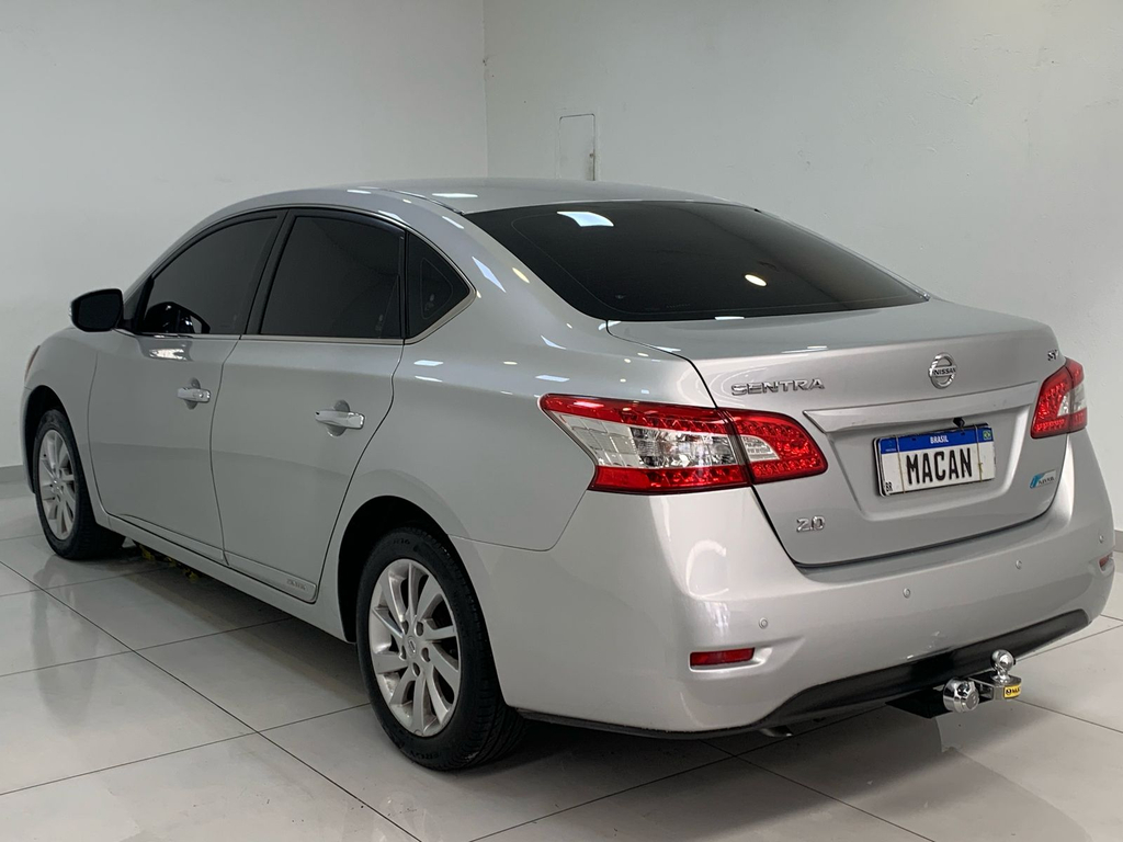 Nissan Sentra Prata