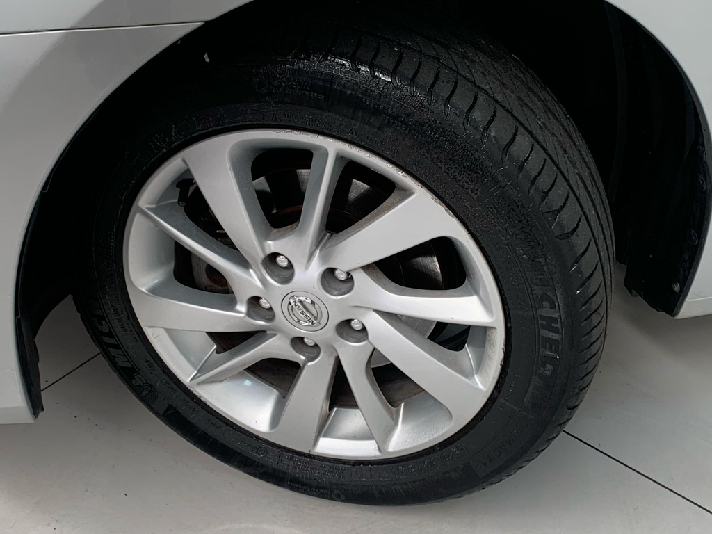 Nissan Sentra Prata