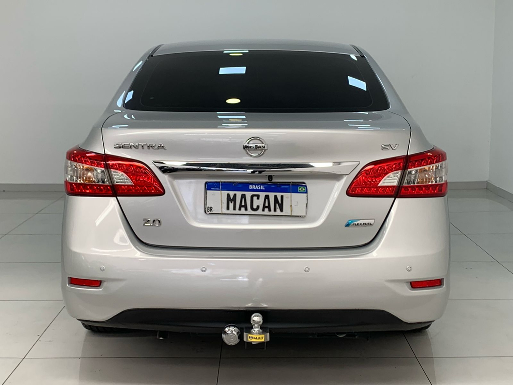 Nissan Sentra Prata