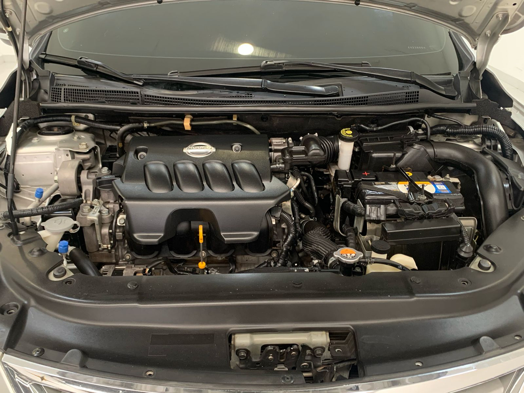 Nissan Sentra Prata