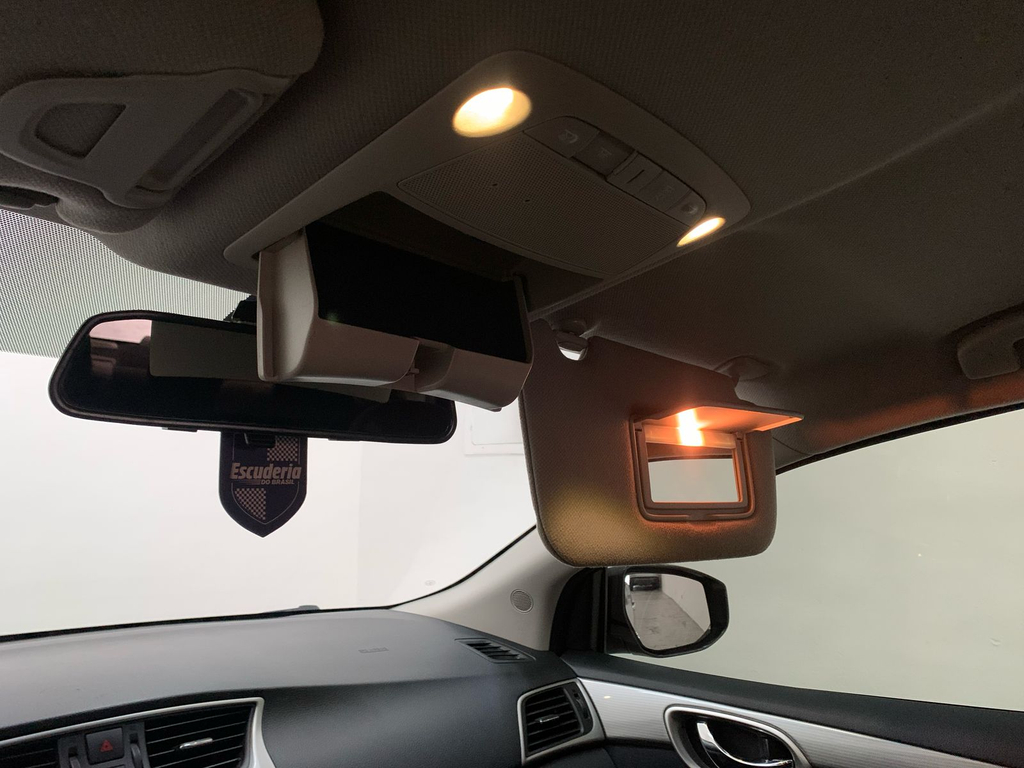 Nissan Sentra Prata