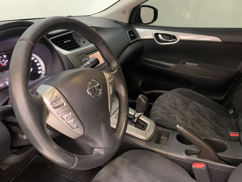 Nissan Sentra Prata