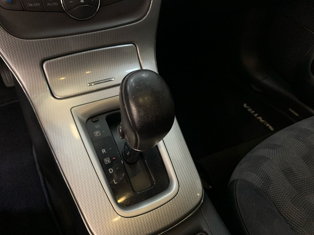 Nissan Sentra Prata