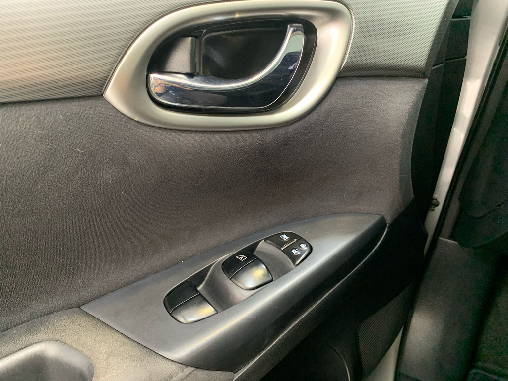 Nissan Sentra Prata