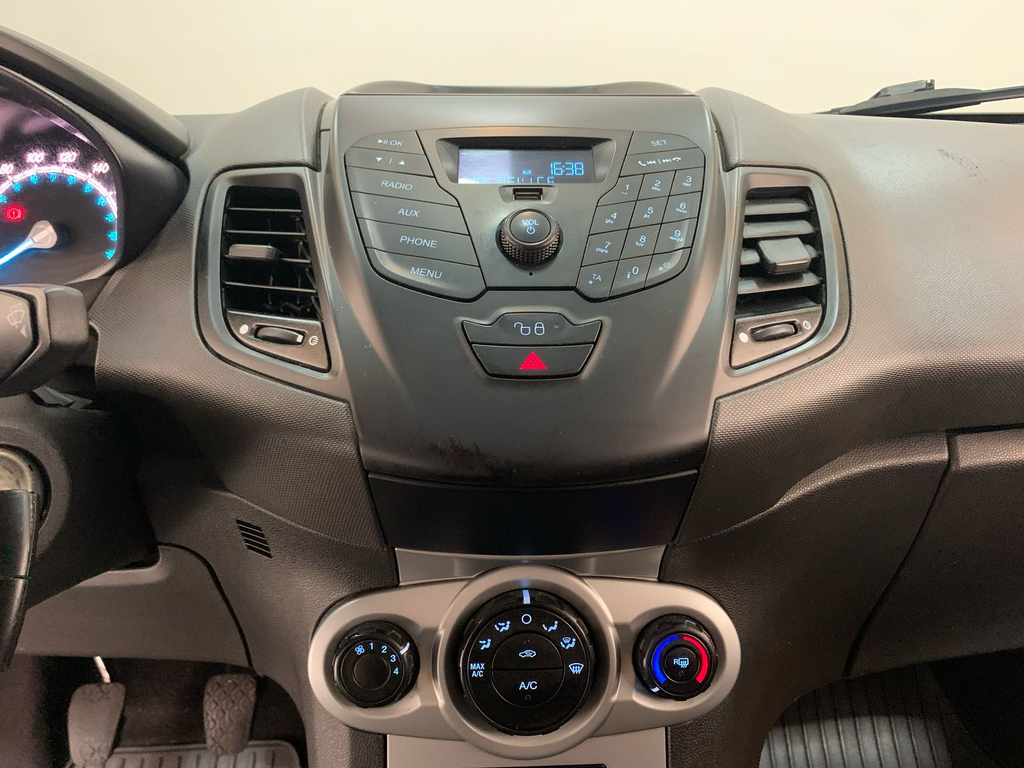 Ford Fiesta Hatch Prata