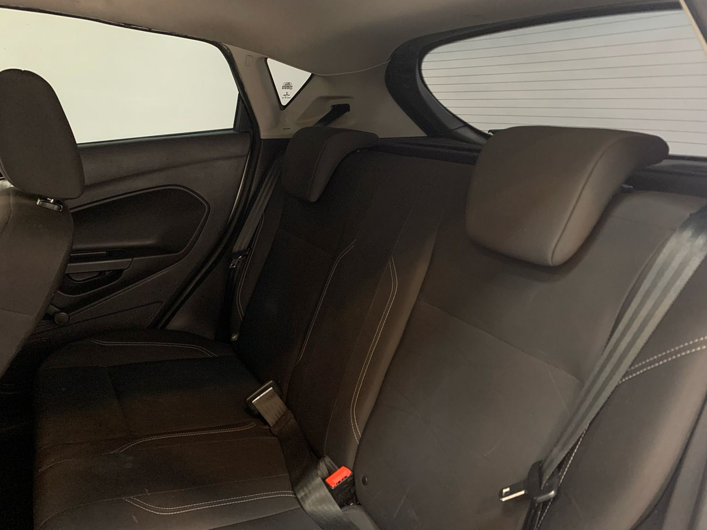 Ford Fiesta Hatch Prata