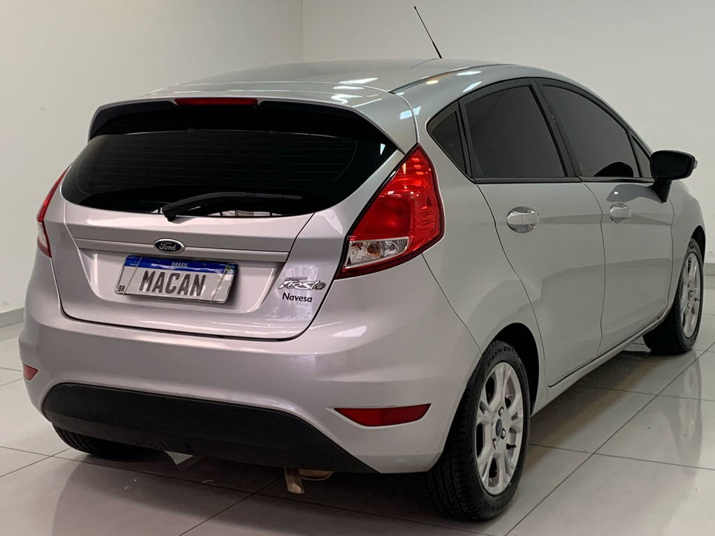 Ford Fiesta Hatch Prata