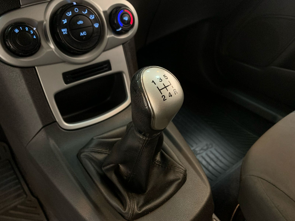 Ford Fiesta Hatch Prata