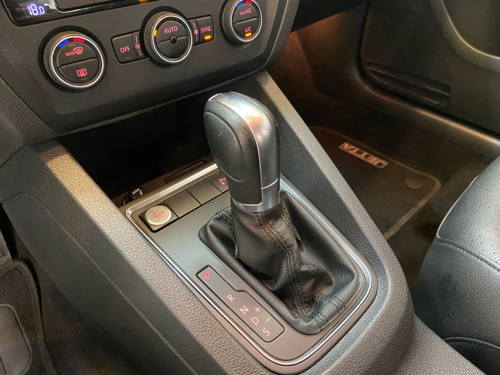 Volkswagen Jetta Cinza