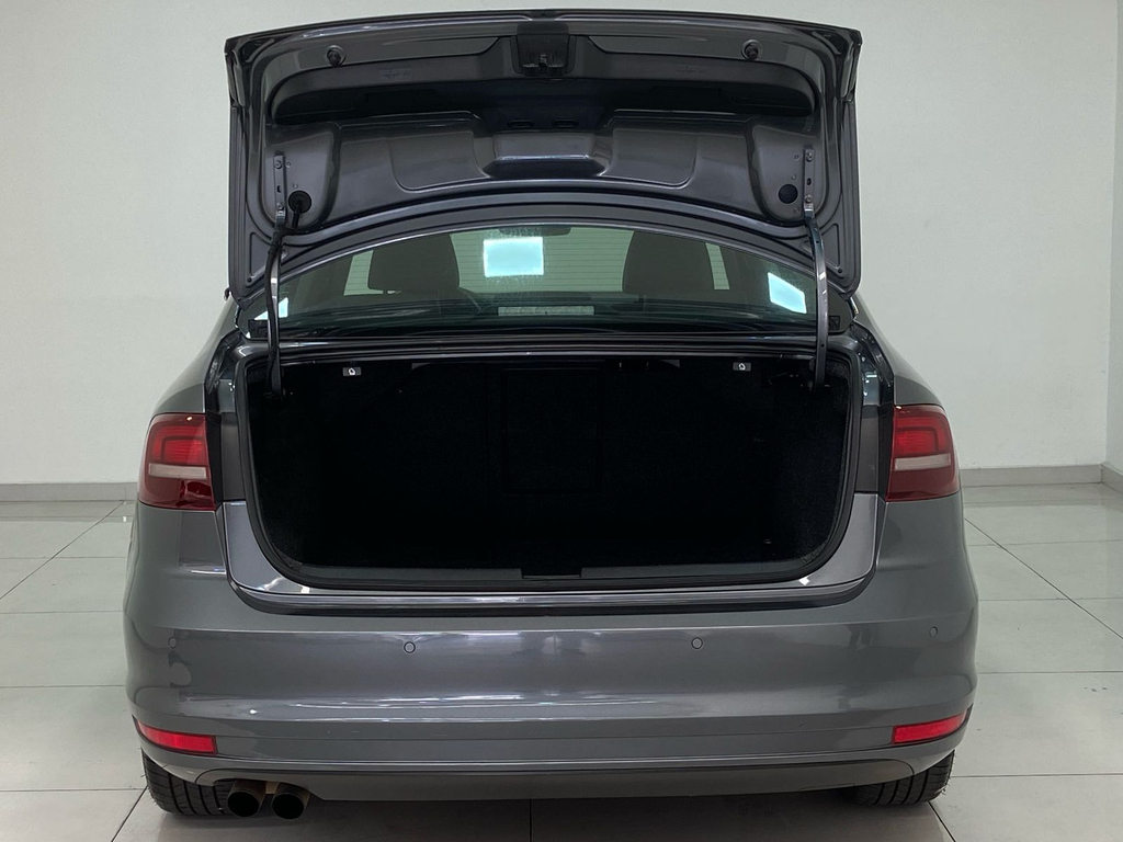 Volkswagen Jetta Cinza