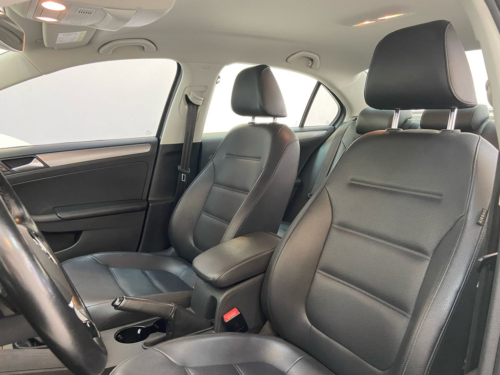 Volkswagen Jetta Cinza