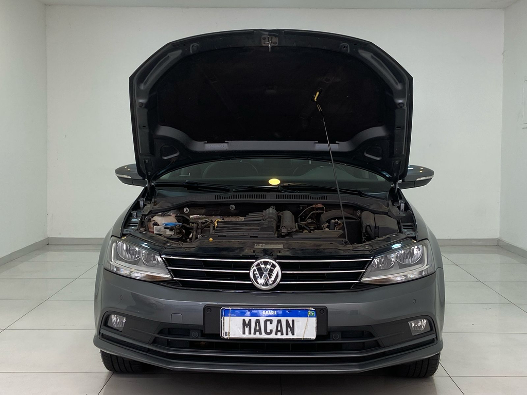 Volkswagen Jetta Cinza