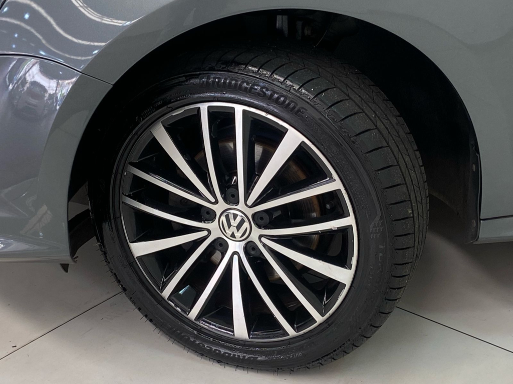 Volkswagen Jetta Cinza
