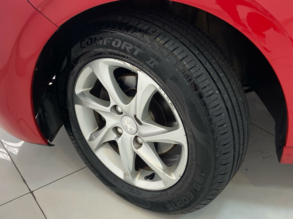 Peugeot 208 Vermelho